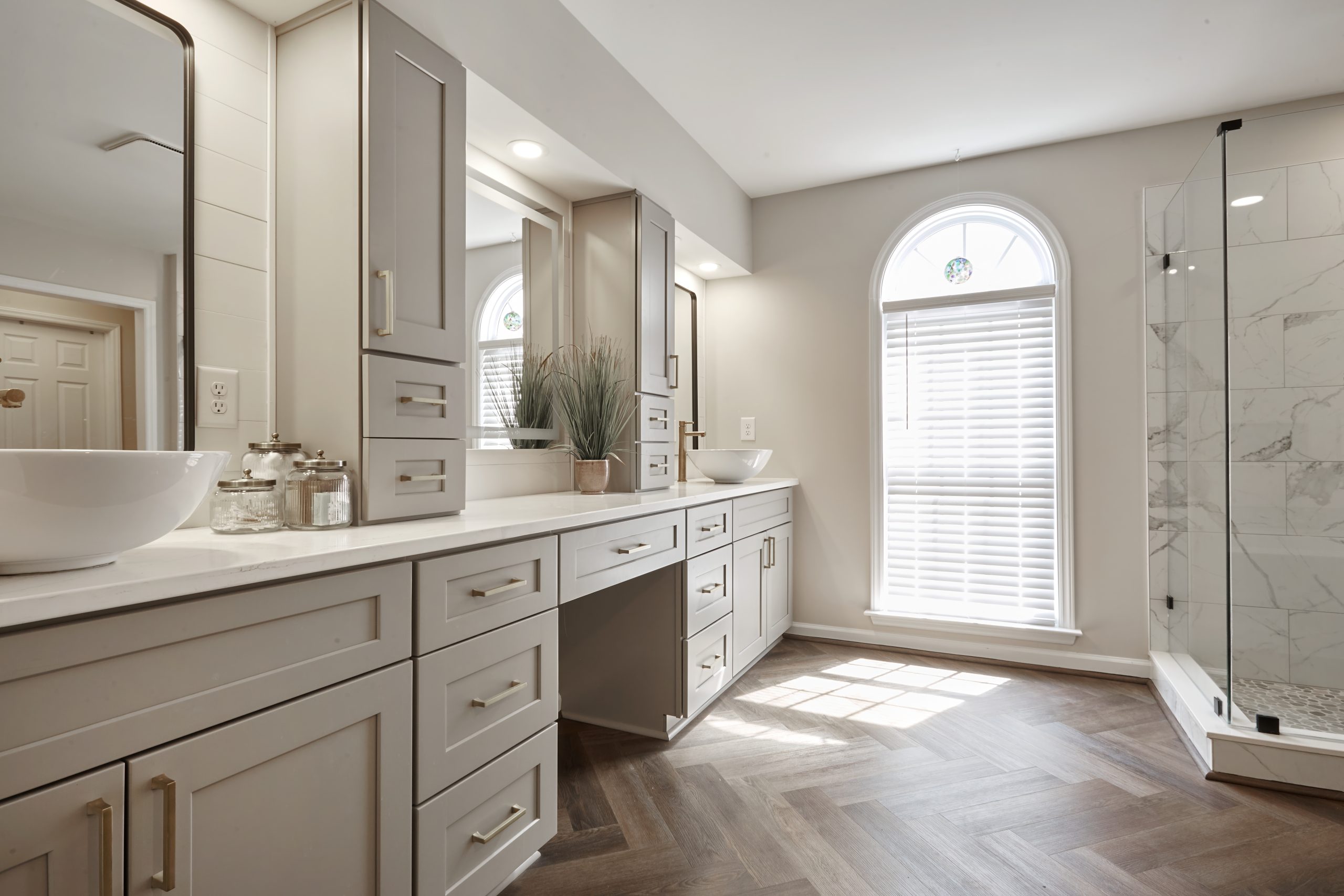 Brown-Herringbone-LVP-Gray-cabinets