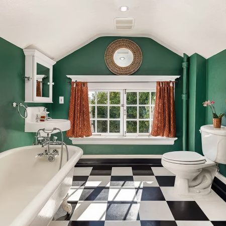 Retro-Black-and-white-tile-green-walls.jpeg