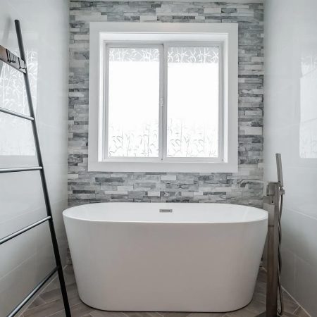 Soaker-tub-natural-stone-surround.jpg